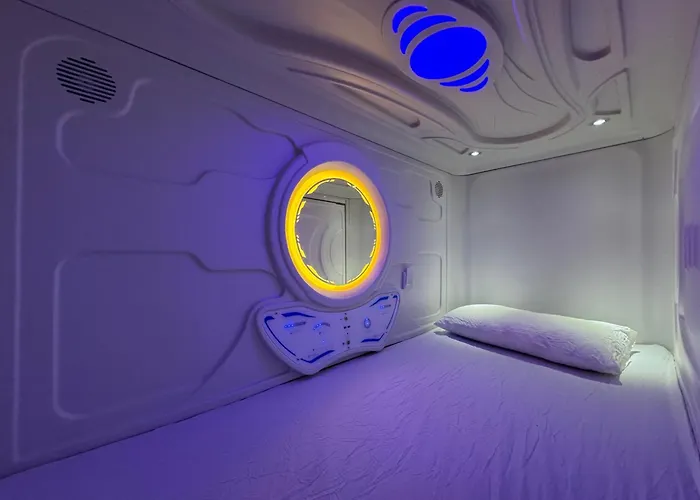 Hostel Space Capsule Madri